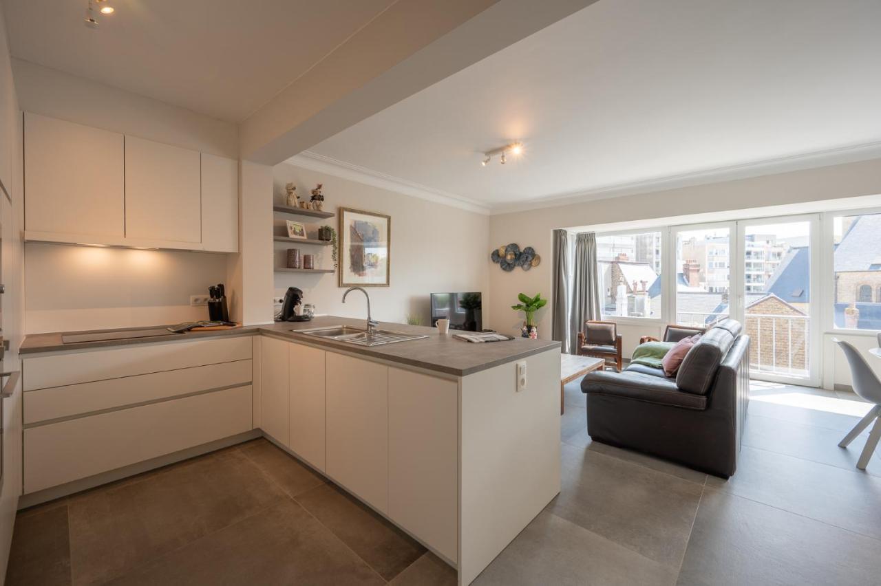 Dumont Apartment